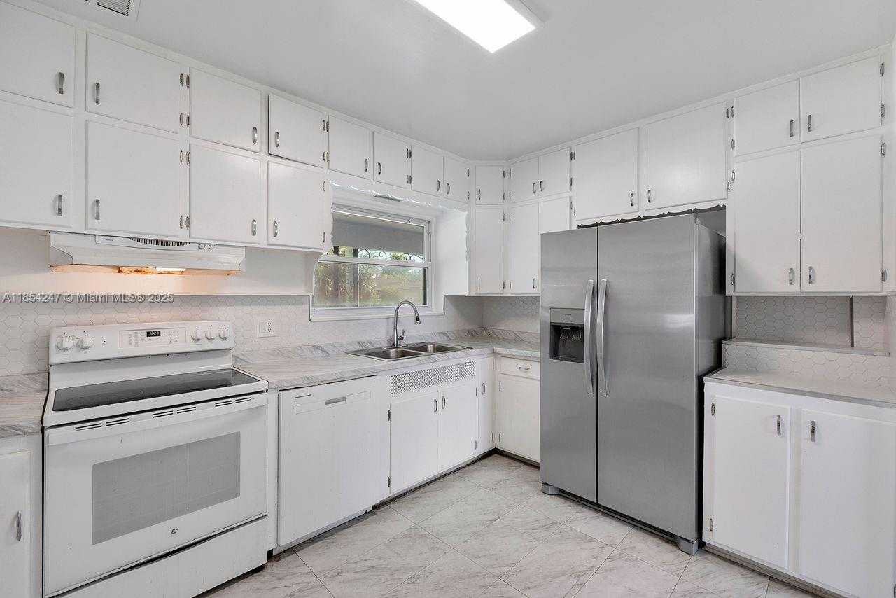 Small Image of 1150 ADAMS ST, Hollywood Number 17