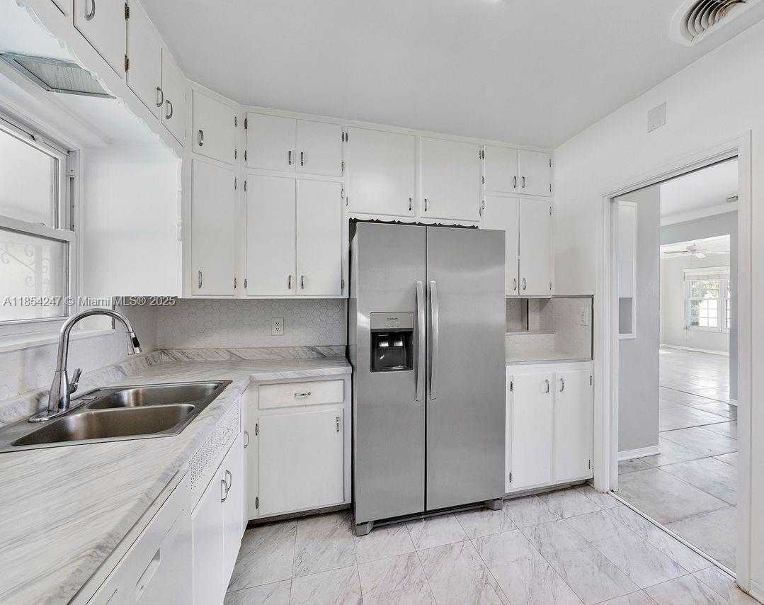 Small Image of 1150 ADAMS ST, Hollywood Number 18
