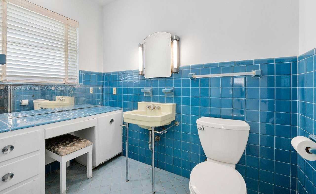 Small Image of 1150 ADAMS ST, Hollywood Number 19