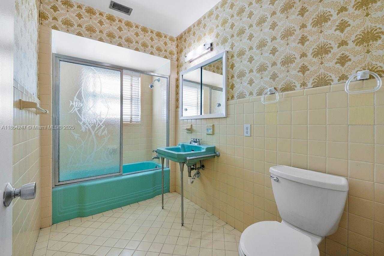 Small Image of 1150 ADAMS ST, Hollywood Number 21