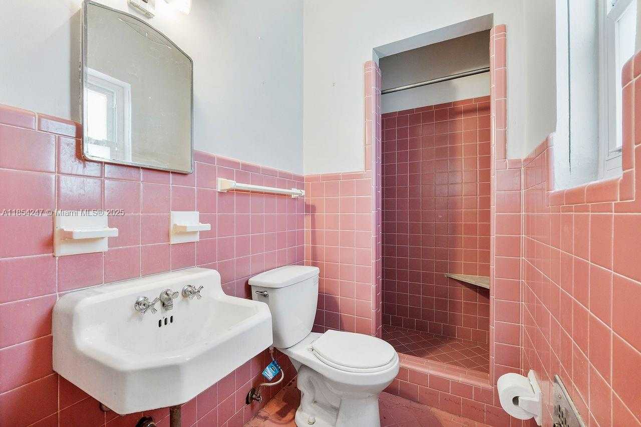 Small Image of 1150 ADAMS ST, Hollywood Number 22