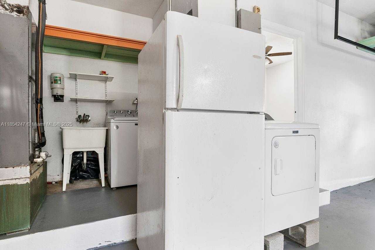 Small Image of 1150 ADAMS ST, Hollywood Number 24