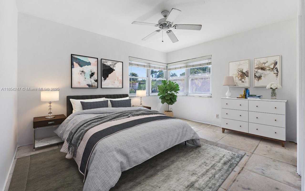 Small Image of 1150 ADAMS ST, Hollywood Number 3