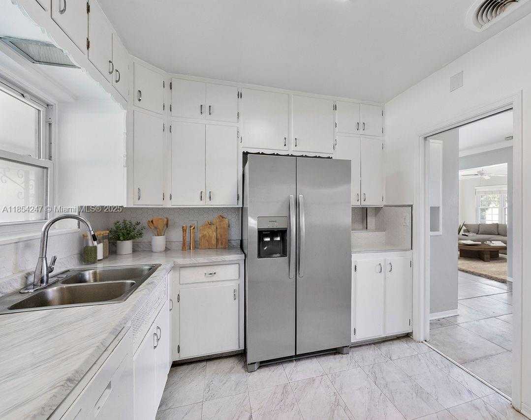 Small Image of 1150 ADAMS ST, Hollywood Number 6