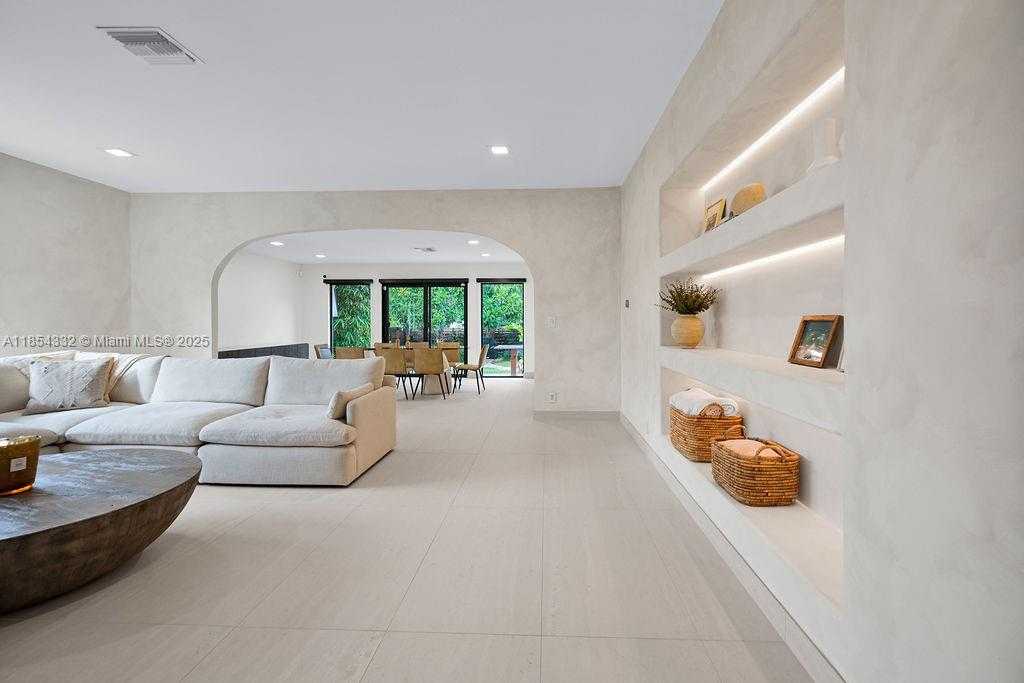 Small Image of 919 NORTH NORTHLAKE DR, Hollywood Number 10