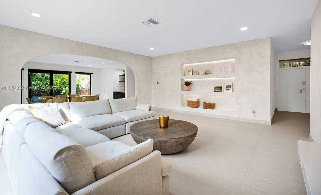 Small Image of 919 NORTH NORTHLAKE DR, Hollywood Number 15