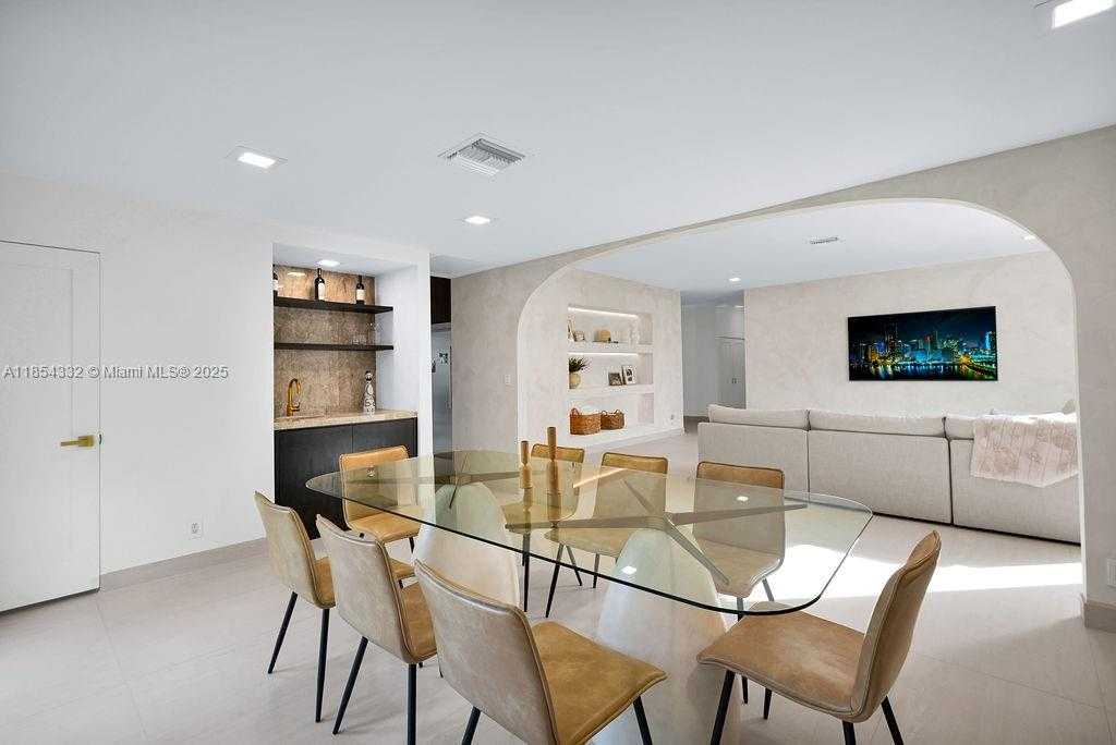 Small Image of 919 NORTH NORTHLAKE DR, Hollywood Number 22