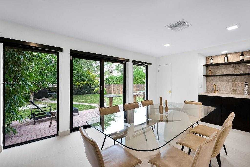 Small Image of 919 NORTH NORTHLAKE DR, Hollywood Number 24