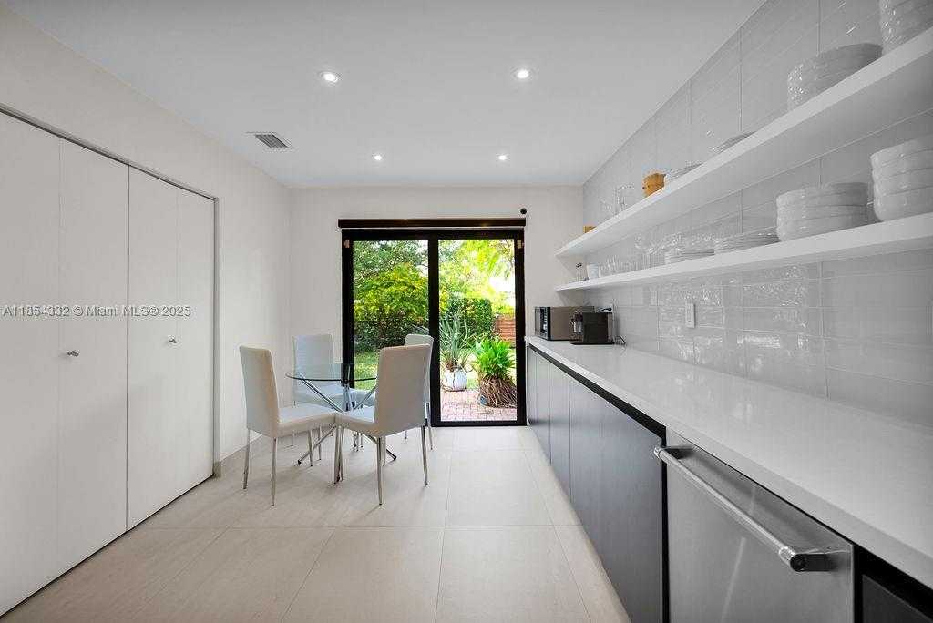 Small Image of 919 NORTH NORTHLAKE DR, Hollywood Number 27