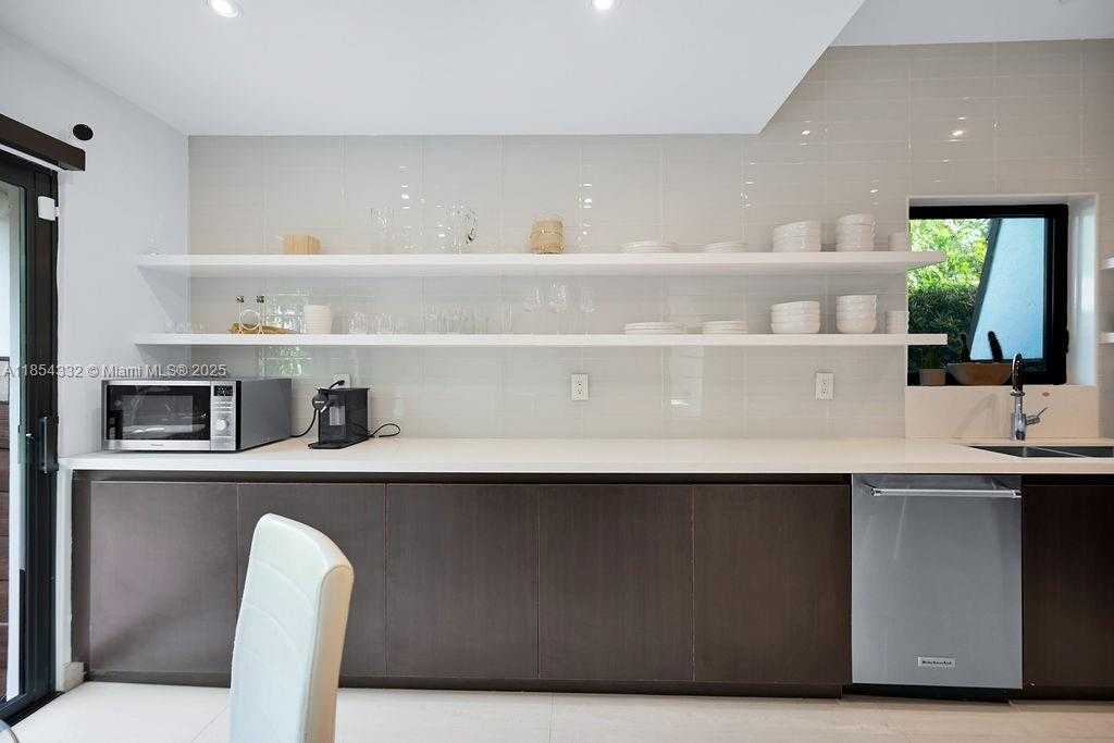 Small Image of 919 NORTH NORTHLAKE DR, Hollywood Number 29