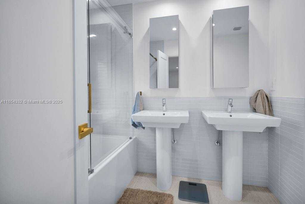 Small Image of 919 NORTH NORTHLAKE DR, Hollywood Number 41