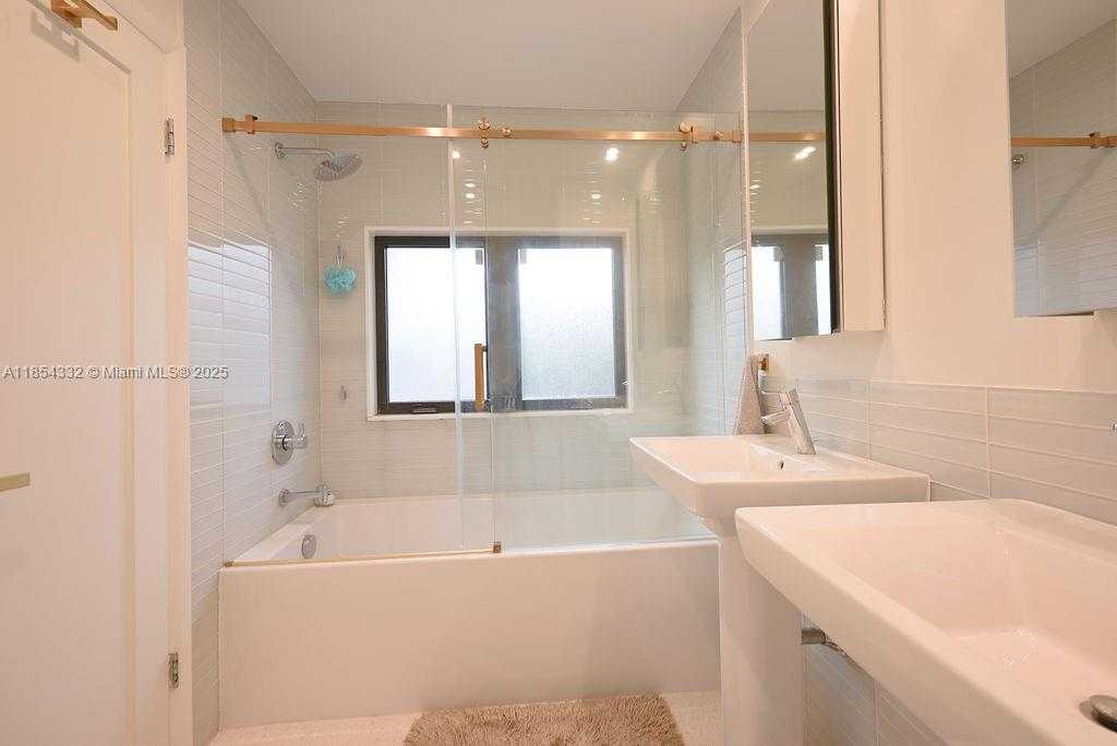 Small Image of 919 NORTH NORTHLAKE DR, Hollywood Number 43