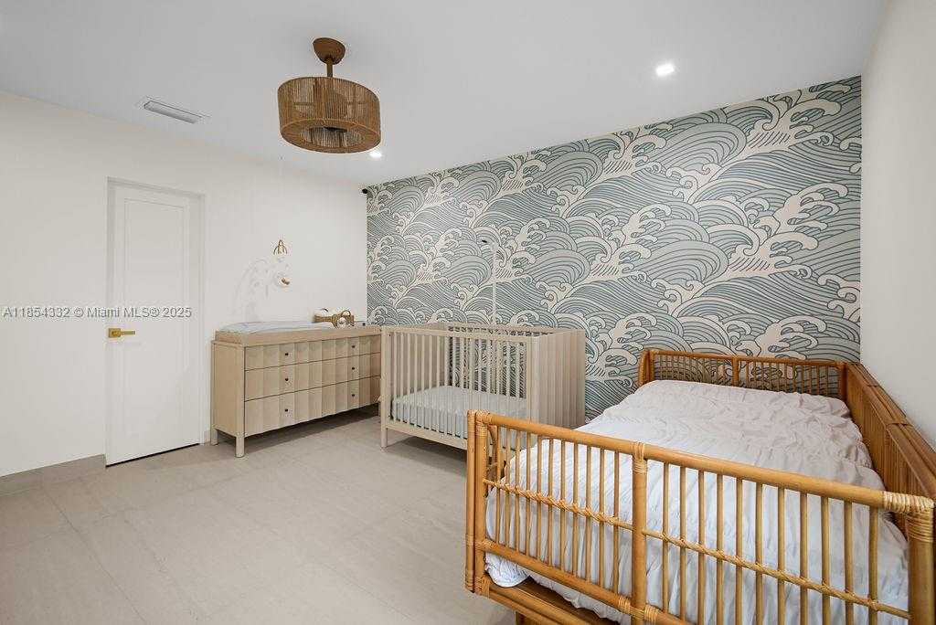 Small Image of 919 NORTH NORTHLAKE DR, Hollywood Number 46