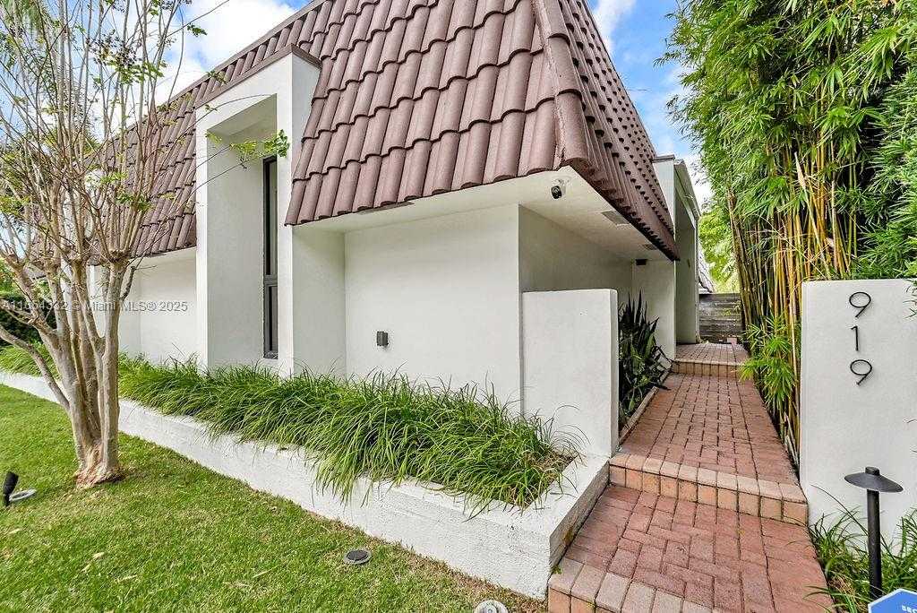Small Image of 919 NORTH NORTHLAKE DR, Hollywood Number 5