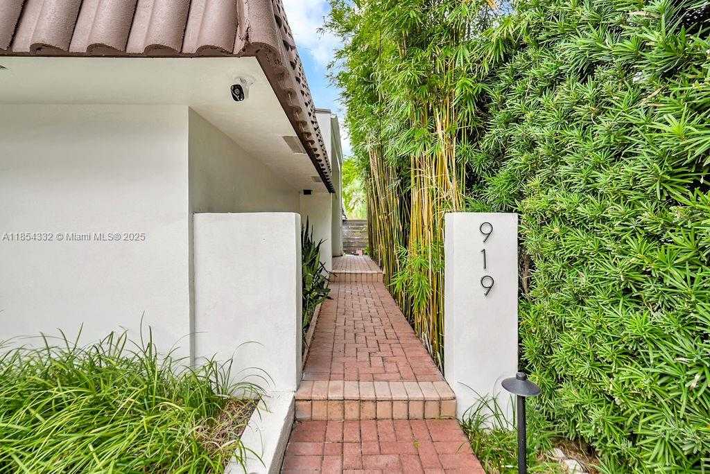 Small Image of 919 NORTH NORTHLAKE DR, Hollywood Number 6