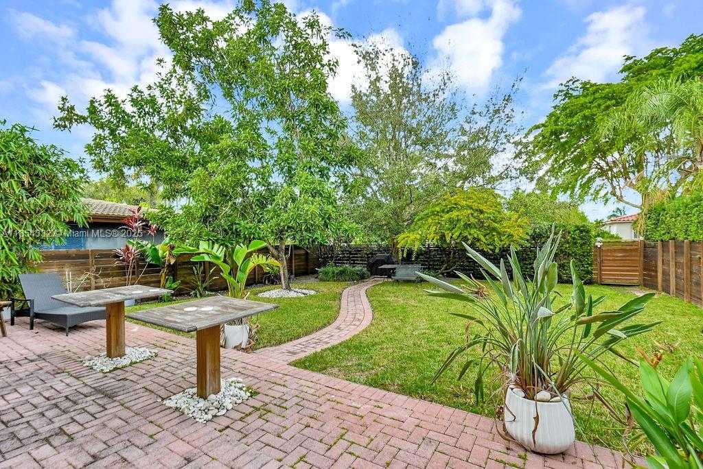 Small Image of 919 NORTH NORTHLAKE DR, Hollywood Number 60