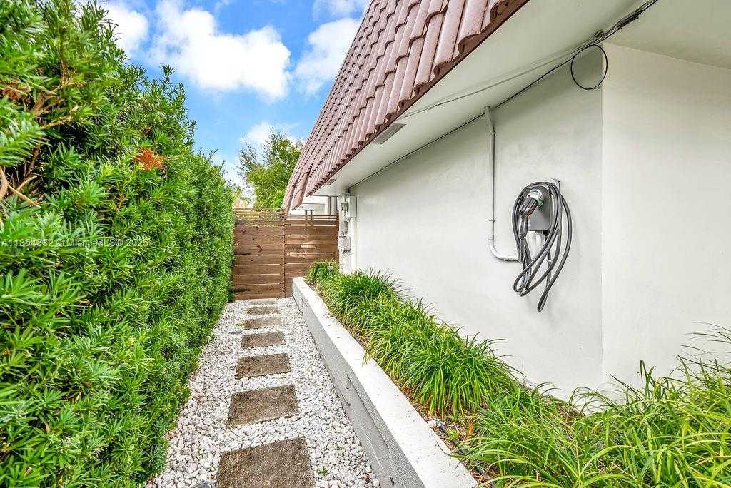 Small Image of 919 NORTH NORTHLAKE DR, Hollywood Number 63