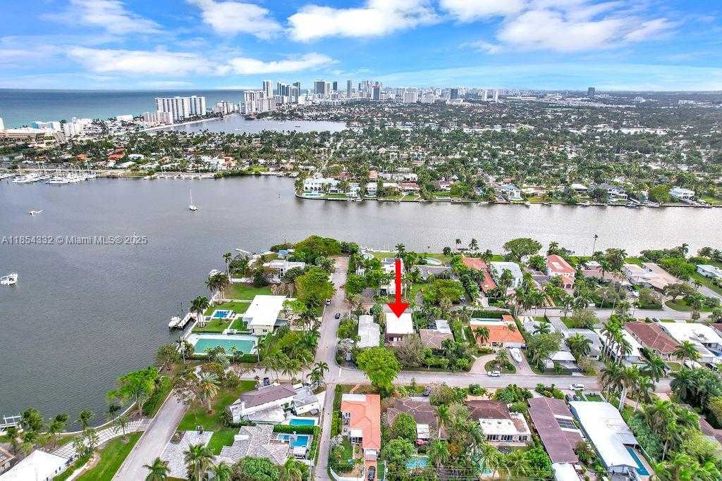 Small Image of 919 NORTH NORTHLAKE DR, Hollywood Number 69