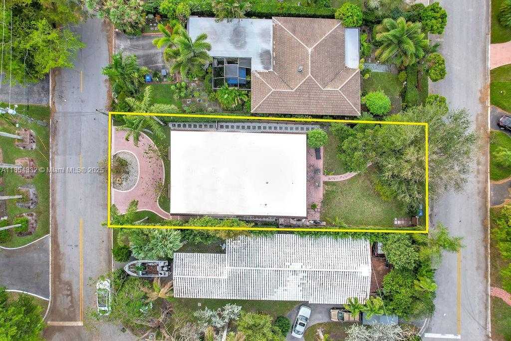 Small Image of 919 NORTH NORTHLAKE DR, Hollywood Number 72