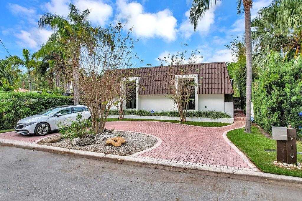 Small Image of 919 NORTH NORTHLAKE DR, Hollywood Number 74