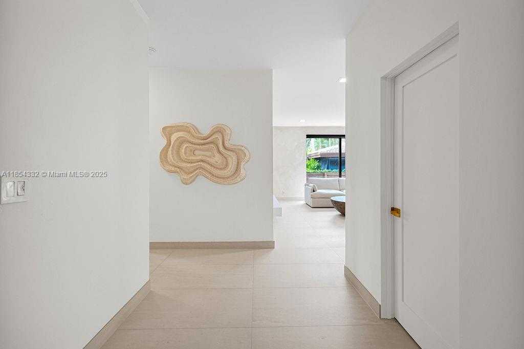 Small Image of 919 NORTH NORTHLAKE DR, Hollywood Number 8