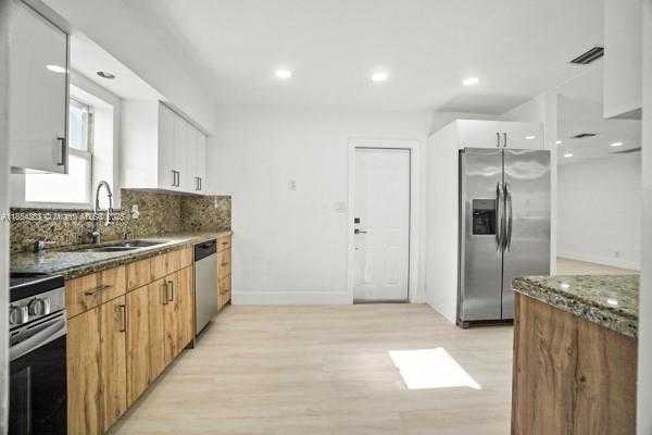 Small Image of 770 NORTH WEST 38TH ST, Oakland Park Number 13