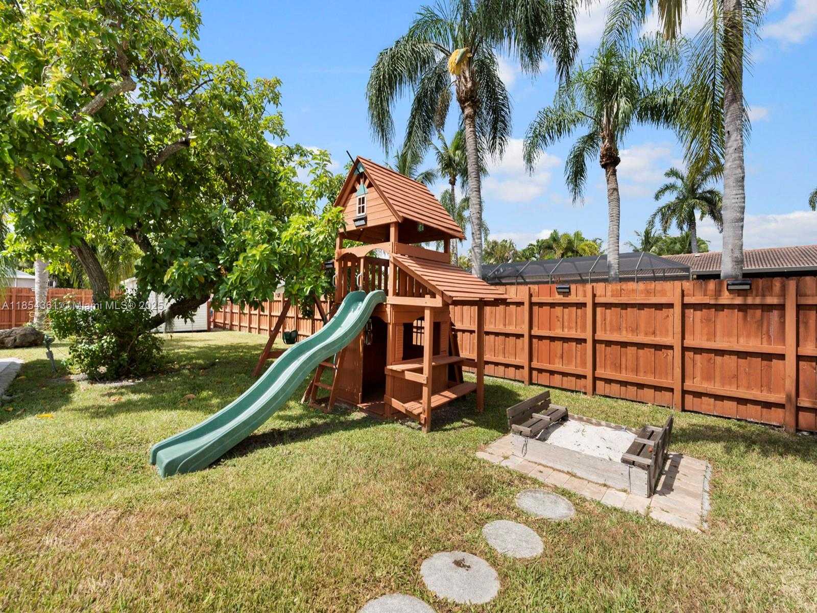Small Image of 17222 SOUTH WEST 88TH AVE, Palmetto Bay Number 39
