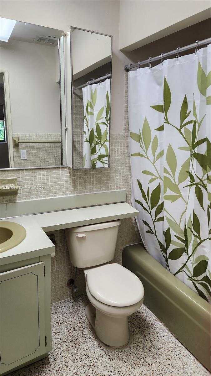 Small Image of 6241 NORTH WEST 110TH ST, Hialeah Number 16