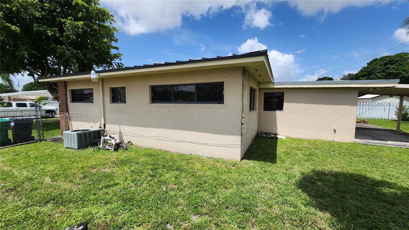 Small Image of 6241 NORTH WEST 110TH ST, Hialeah Number 19