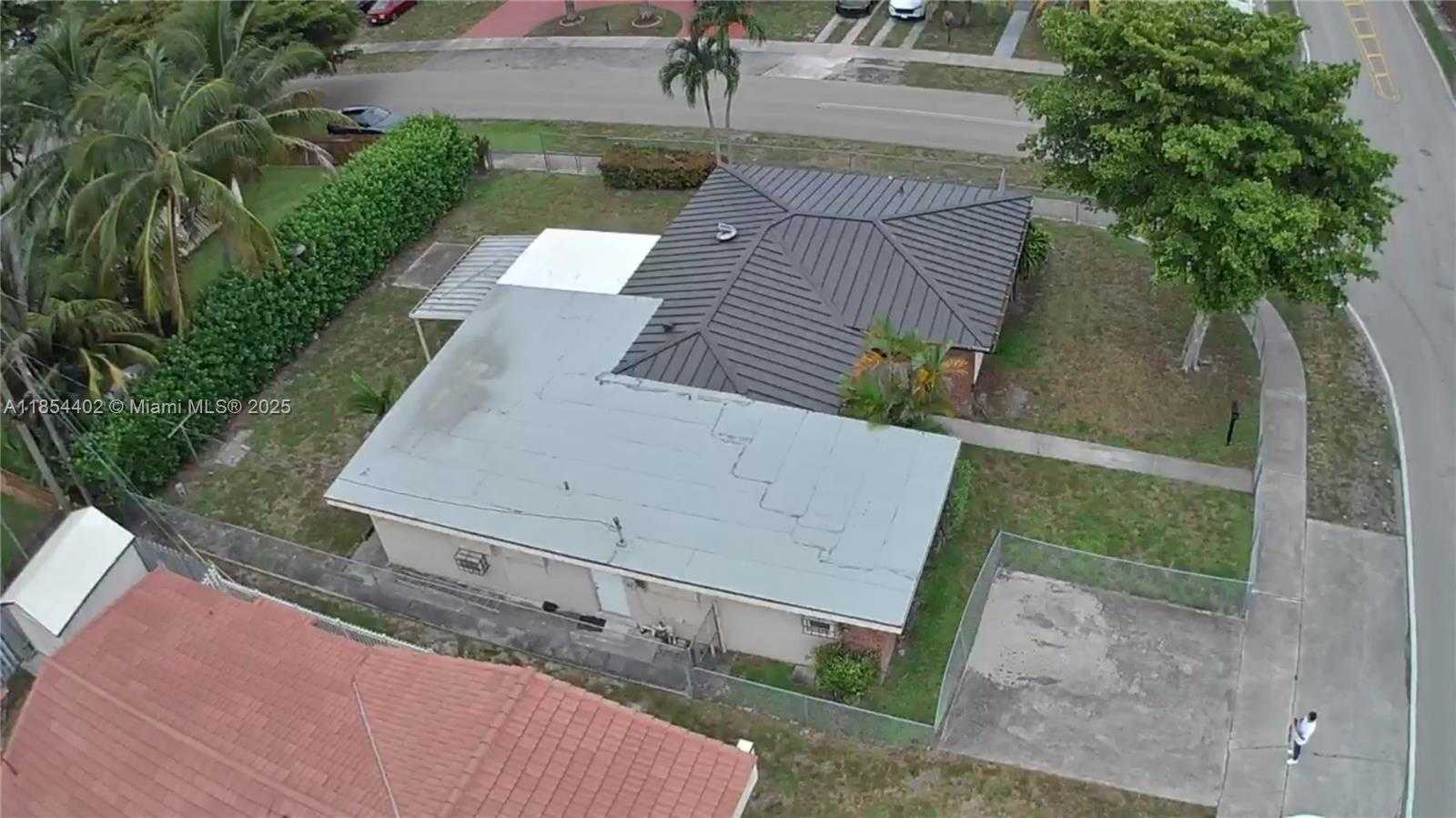 Small Image of 6241 NORTH WEST 110TH ST, Hialeah Number 22