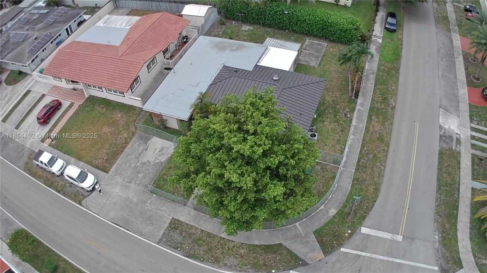 Small Image of 6241 NORTH WEST 110TH ST, Hialeah Number 24