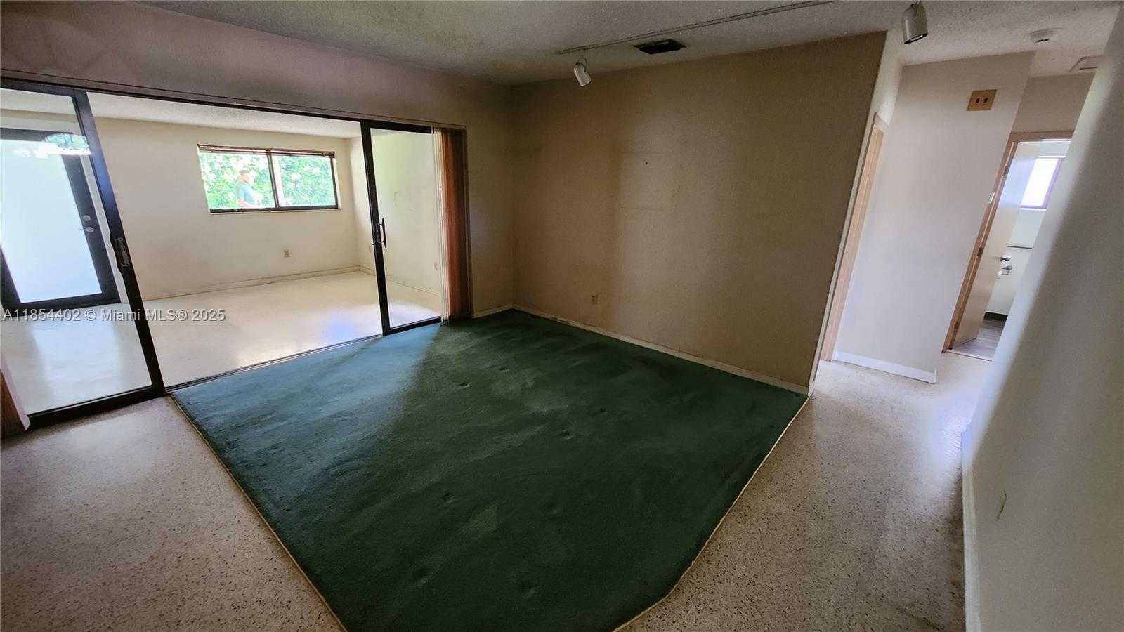 Small Image of 6241 NORTH WEST 110TH ST, Hialeah Number 3