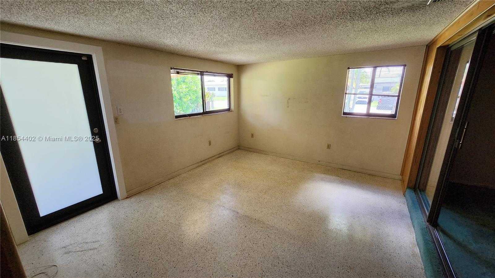 Small Image of 6241 NORTH WEST 110TH ST, Hialeah Number 7