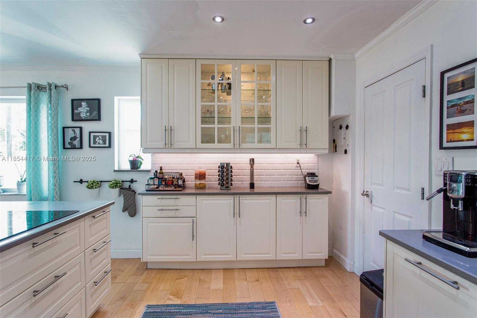 Small Image of 955 VAN BUREN ST, Hollywood Number 12