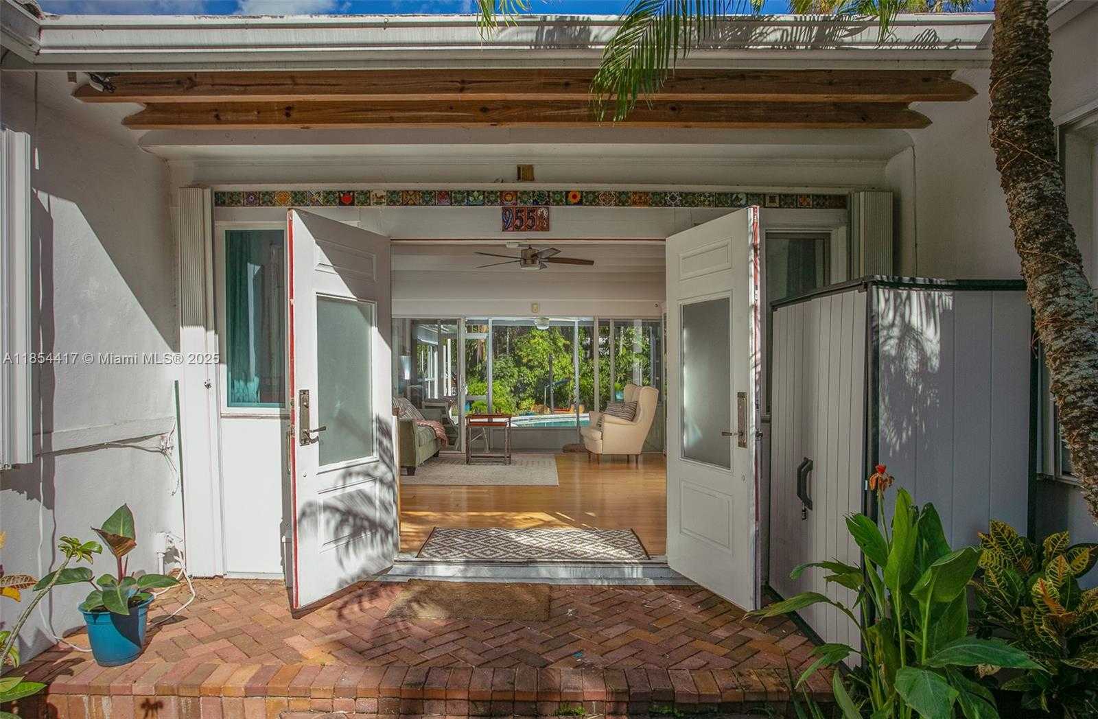 Small Image of 955 VAN BUREN ST, Hollywood Number 2