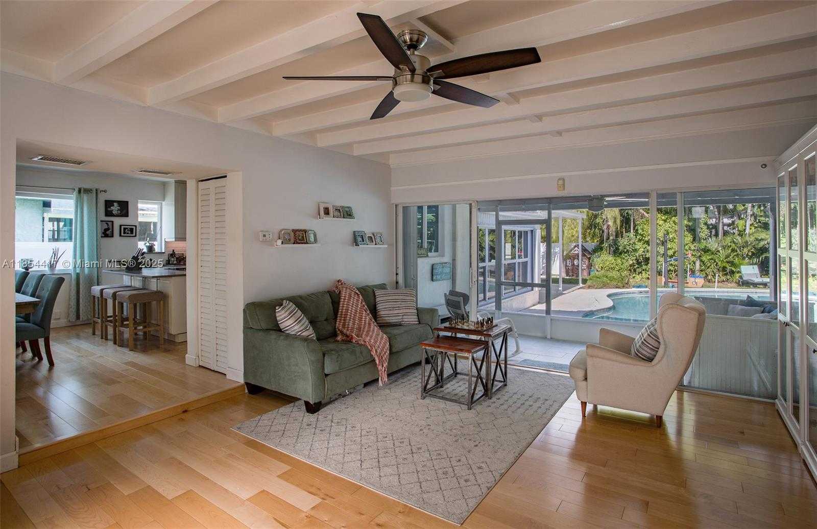 Small Image of 955 VAN BUREN ST, Hollywood Number 3
