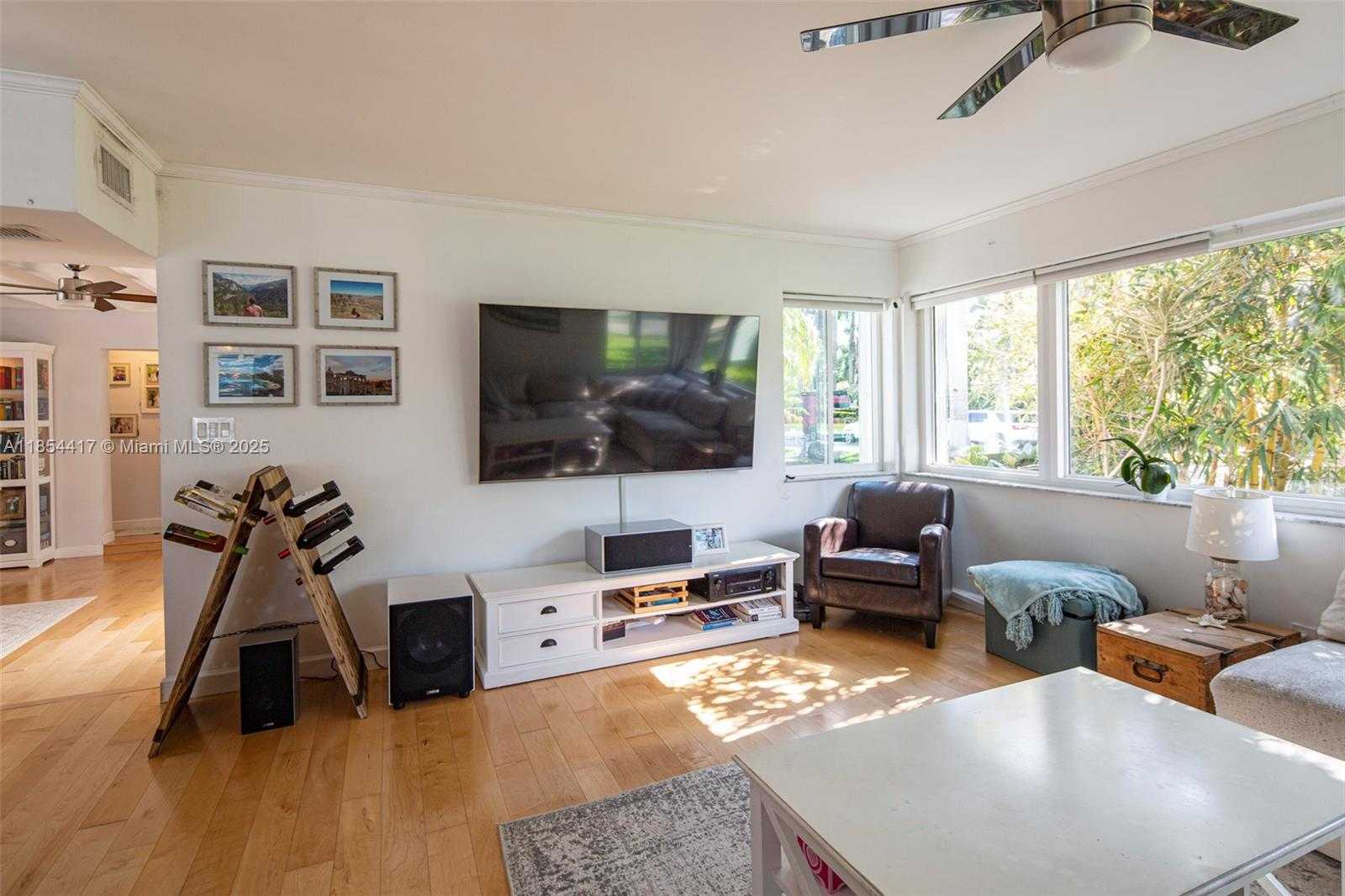 Small Image of 955 VAN BUREN ST, Hollywood Number 8