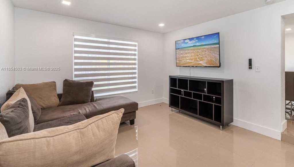 Small Image of 16110 NORTH WEST 26TH AVE, Miami Gardens Number 11