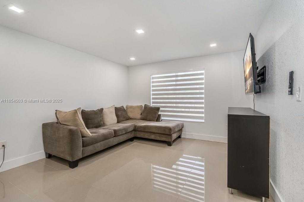 Small Image of 16110 NORTH WEST 26TH AVE, Miami Gardens Number 12