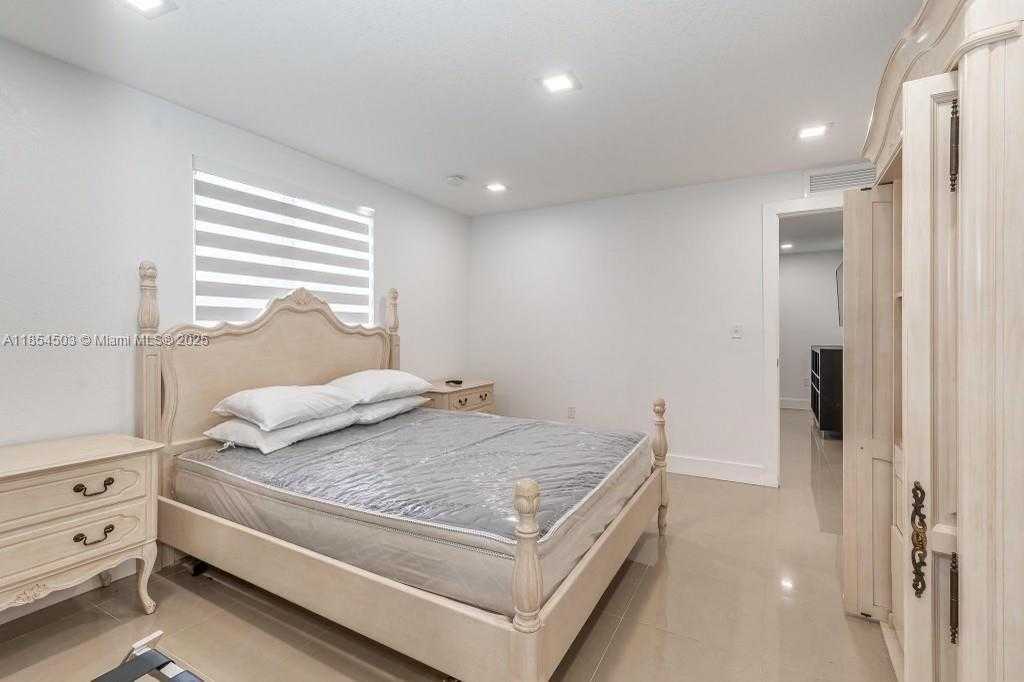 Small Image of 16110 NORTH WEST 26TH AVE, Miami Gardens Number 18