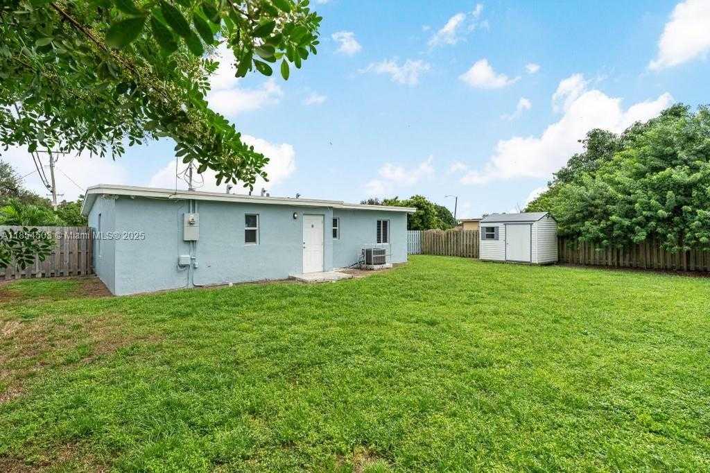 Small Image of 16110 NORTH WEST 26TH AVE, Miami Gardens Number 22