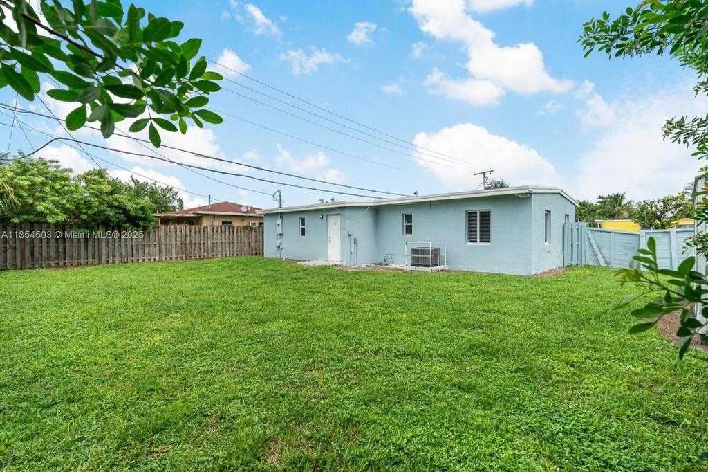 Small Image of 16110 NORTH WEST 26TH AVE, Miami Gardens Number 23