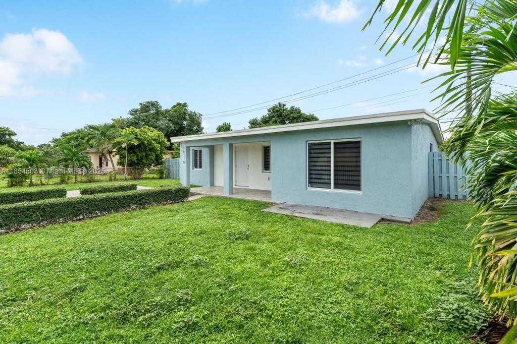 Small Image of 16110 NORTH WEST 26TH AVE, Miami Gardens Number 4