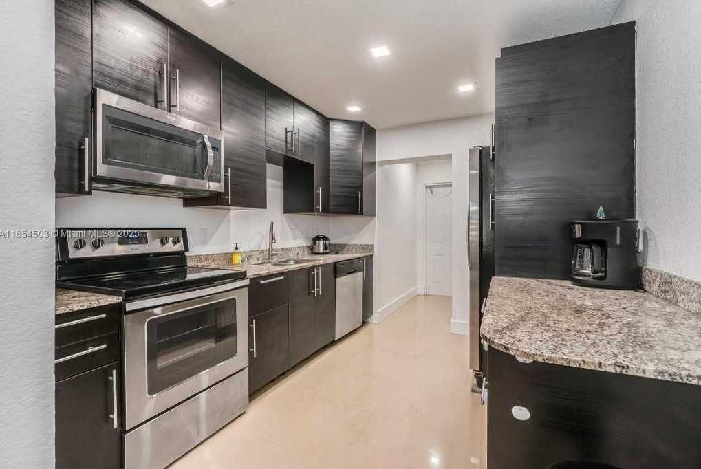 Small Image of 16110 NORTH WEST 26TH AVE, Miami Gardens Number 5