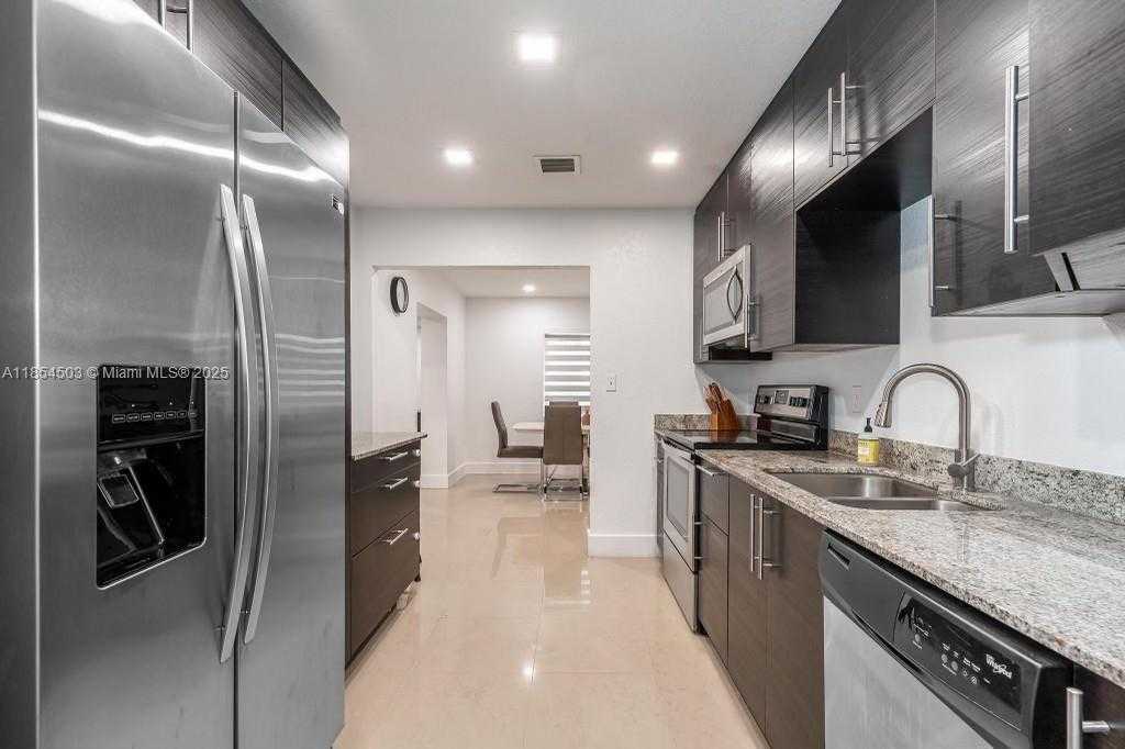 Small Image of 16110 NORTH WEST 26TH AVE, Miami Gardens Number 7