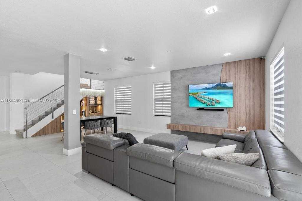 Small Image of 10023 NORTH WEST 89TH TER, Doral Number 13