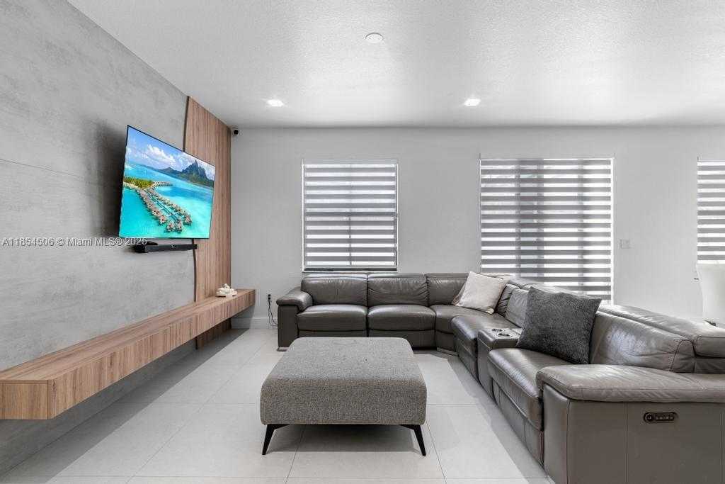 Small Image of 10023 NORTH WEST 89TH TER, Doral Number 14