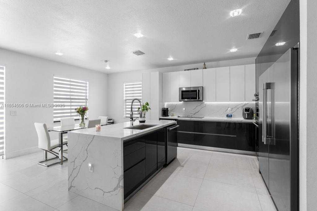 Small Image of 10023 NORTH WEST 89TH TER, Doral Number 16