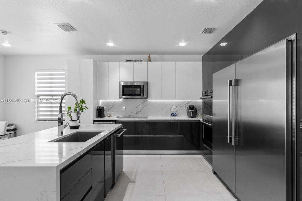 Small Image of 10023 NORTH WEST 89TH TER, Doral Number 17