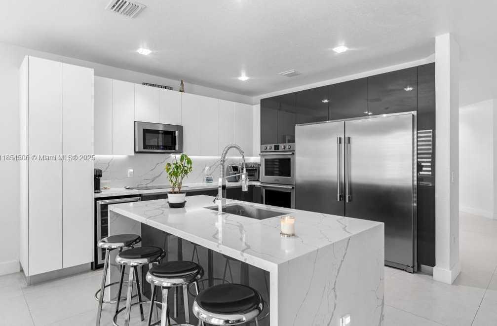 Small Image of 10023 NORTH WEST 89TH TER, Doral Number 18